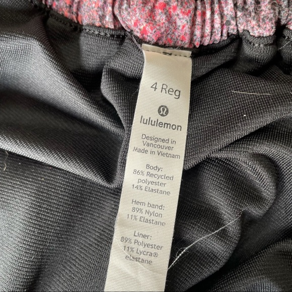 Lululemon Hotty Hot Short 2.5” - Picture 5 of 5